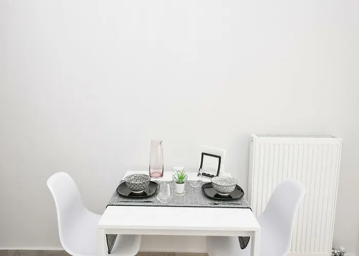 Modern, Comfortable Apartment, In The Heart Of The City